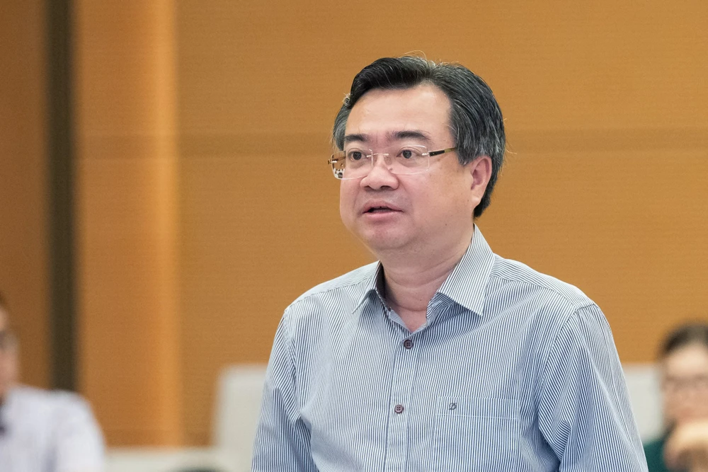 Bộ trưởng Bộ Xây dựng Nguyễn Thanh Nghị trình bày Tờ trình dự án Luật Quy hoạch đô thị và nông thôn