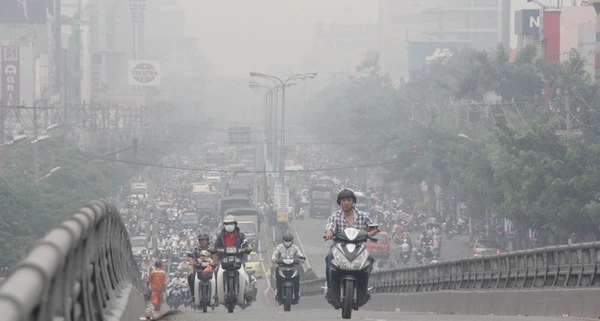 Tình trạng ô nhiễm không khí chủ yếu do bụi, đặc biệt là bụi mịn PM2.5 tiếp tục ở mức cao, có biểu hiện mùa rõ rệt