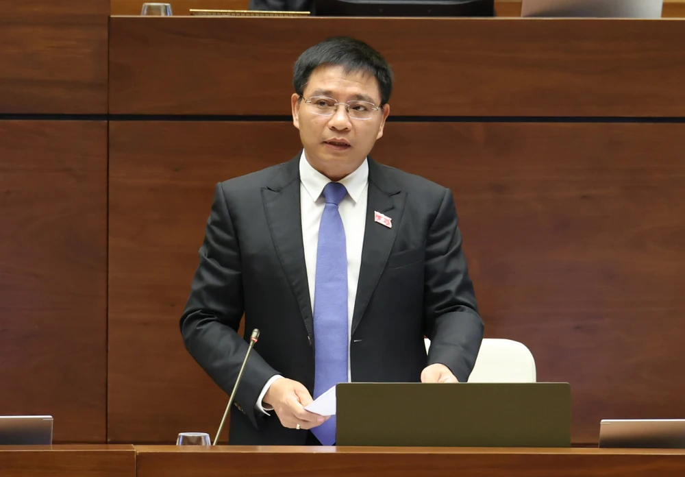 Bộ trưởng Bộ GTVT Nguyễn Văn Thắng phát biểu tại phiên họp. Ảnh: QUANG PHÚC