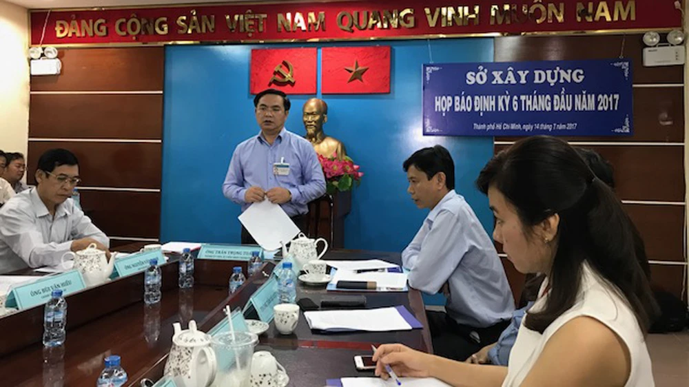 Giám đốc Sở Xây dựng TPHCM Trần Trọng Tuấn phát biểu tại buổi họp báo