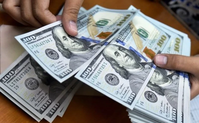 Ngân hàng Nhà nước bắt đầu mua ngoại tệ, “bơm” tiền VND ra thị trường