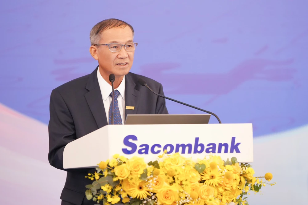 Ông Dương Công Minh phát biểu tại ĐHĐCĐ Sacombank ngày 26-4
