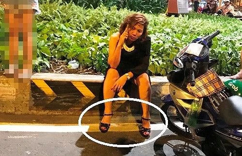 Bà Nguyễn Thị Nga - nữ tài xế xe BMW ở hiện trường sau khi gây tai nạn liên hoàn