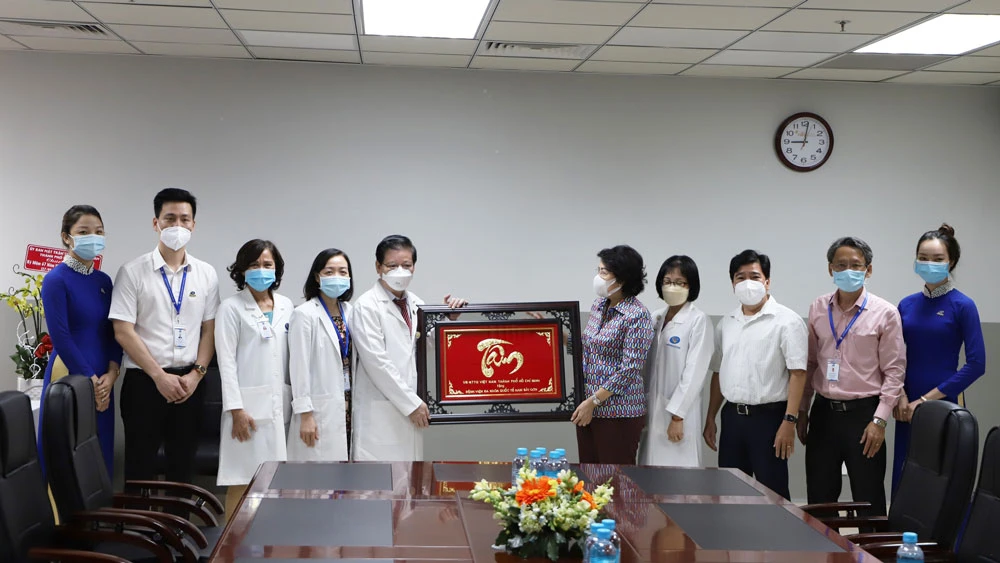 Tri ân các y bác sĩ nhân Ngày Thầy thuốc Việt Nam