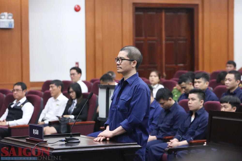 Bị cáo Nguyễn Thái Luyện tại tòa sáng 27-3