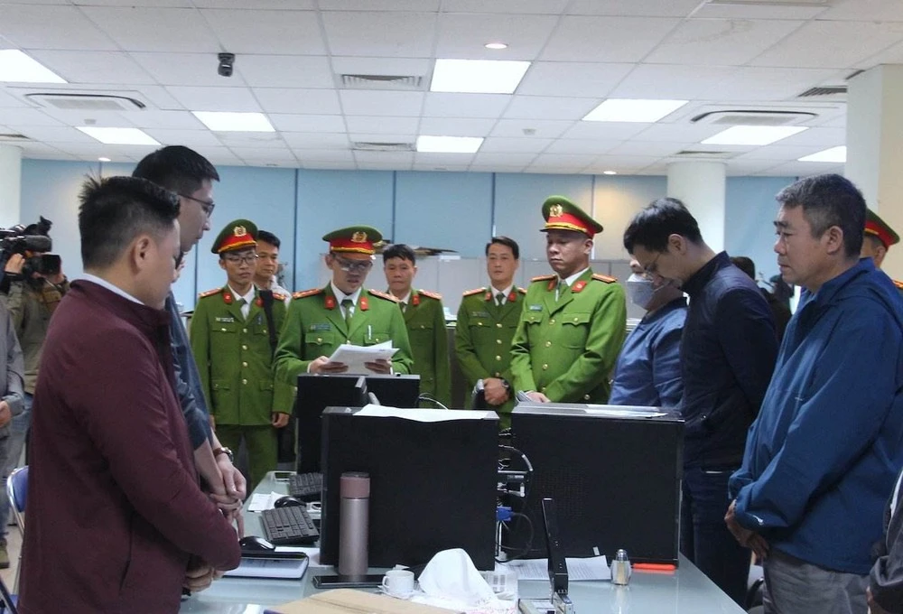 Công an TPHCM thực hiện khám xét tại phòng nghiệp vụ của Cục Đăng kiểm Việt Nam