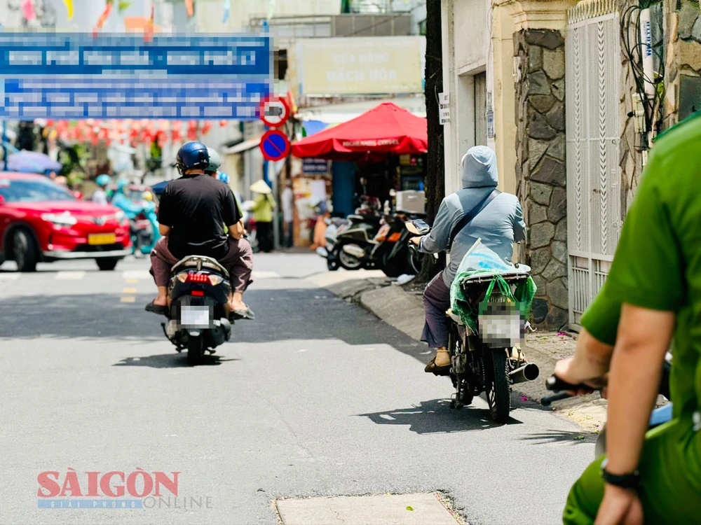 Đưa thanh niên nghi quay lén người mẫu Châu Bùi trong nhà vệ sinh tới studio phục vụ việc điều tra- Ảnh 1.