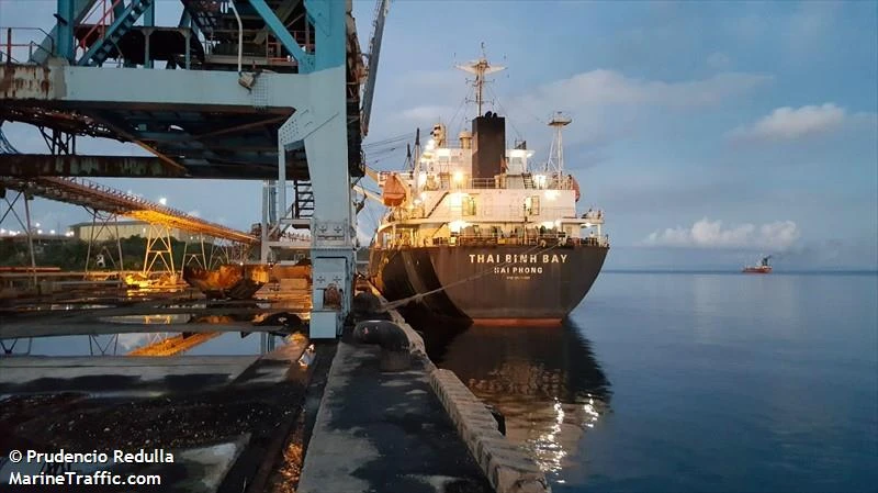 Tàu cứu nạn Malaysia tiếp cận tàu Thái Bình Bay để cấp cứu thuyền viên bị nạn