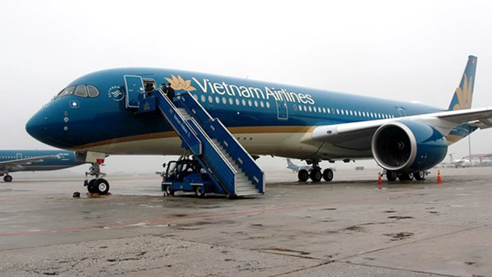 Do ảnh hưởng của bão Shanshan, nhiều chuyến bay của Vietnam Airlines bị hủy, điều chỉnh thời gian khởi hành