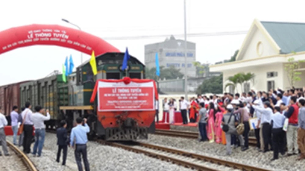 Lễ thông tuyến đường sắt Yên Viên - Lào Cai ngày 25-4-2015 tại ga Văn Phú - Yên Bái