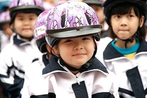 Tỷ lệ trẻ em đội nón bảo hiểm đạt hơn 70%