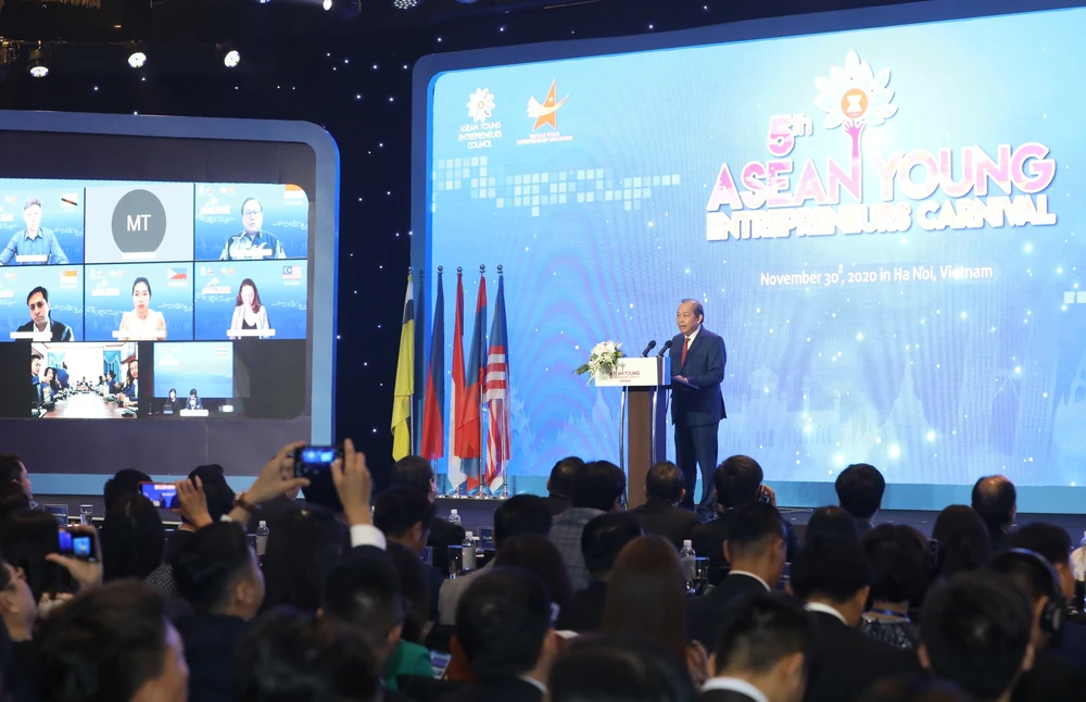 Phó thủ tướng Thường trực Chính phủ Trương Hòa Bình phát biểu chào mừng Carnival Doanh nhân trẻ ASEAN 2020. Ảnh: VIẾT CHUNG
