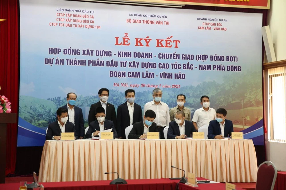 Lễ ký kết hợp đồng BOT đoạn Cam Lâm- Vĩnh Hảo