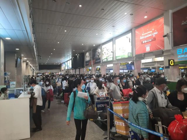 Các quầy làm thủ tục tại sân bay Tân Sơn Nhất