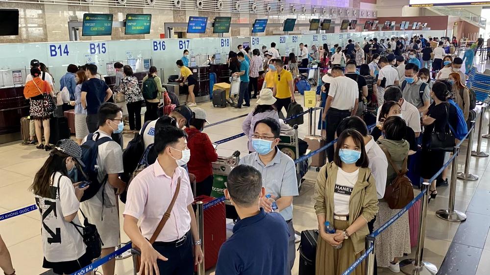 Hành khách qua Cảng hàng không quốc tế Nội Bài tăng nhanh trong tháng 6-2022