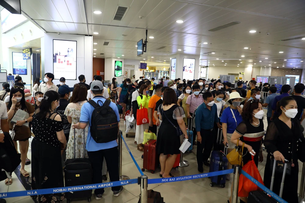 Dự kiến sân bay Nội Bài sẽ đón, tiễn 104.000 hành khách trong ngày cao điểm Tết Quý Mão