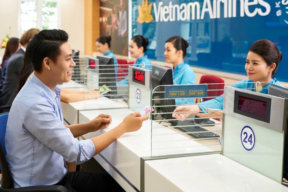 Vietnam Airlines giảm giá vé cho học sinh, sinh viên bay nội địa và quốc tế 