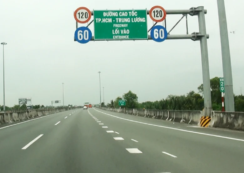 Trong các tuyến cao tốc được chọn thí điểm thu phí có tuyến cao tốc TPHCM - Trung Lương.