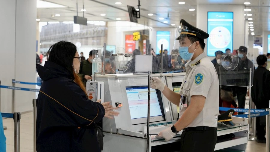 Kiểm tra an ninh tại Sân bay Phú Bài (Thừa Thiên Huế)