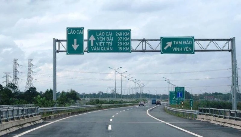 Cao tốc Nội Bài - Lào Cai đoạn qua Yên Bái chưa được nâng cấp lên 4 làn xe sau nhiều năm khai thác.