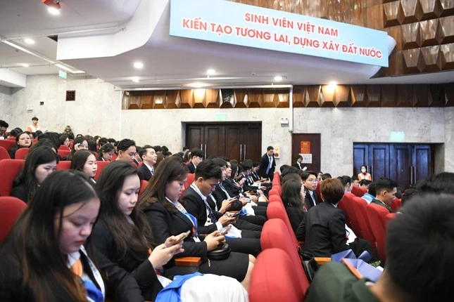 Đại hội biểu quyết thông qua Nghị quyết Đại hội trên ứng dụng “Đại hội Hội Sinh viên Việt Nam”
