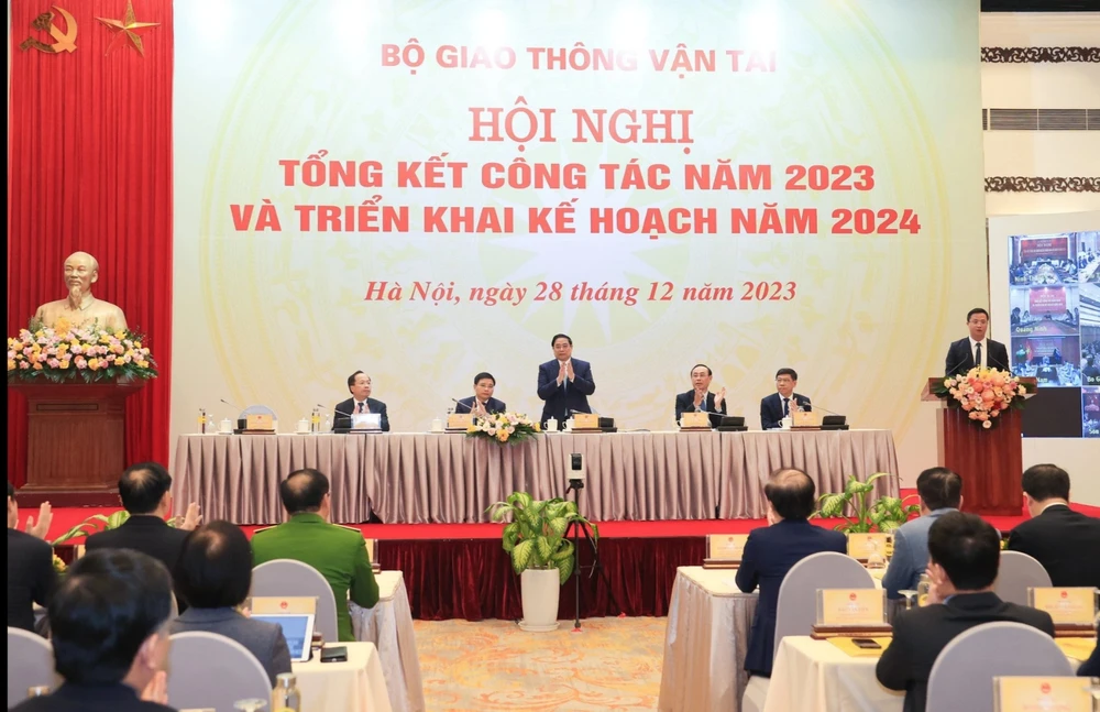 Thủ tướng Phạm Minh Chính dự hội nghị tổng kết công tác năm 2023, triển khai nhiệm vụ năm 2024 của Bộ GTVT