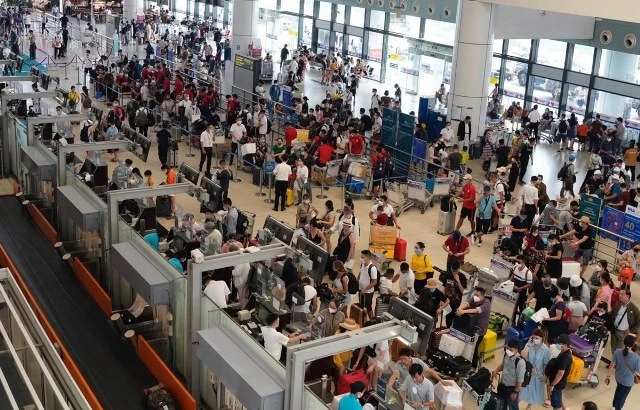 Lượng hành khách dự báo sẽ tăng mạnh tại các sân bay trong dịp cao điểm nghỉ lễ 30-4, 1-5