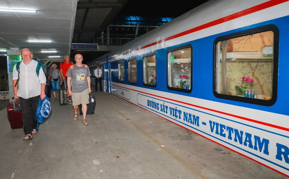 Tàu Hà Nội - Đà Nẵng được nâng cấp đáp ứng nhu cầu khách du lịch