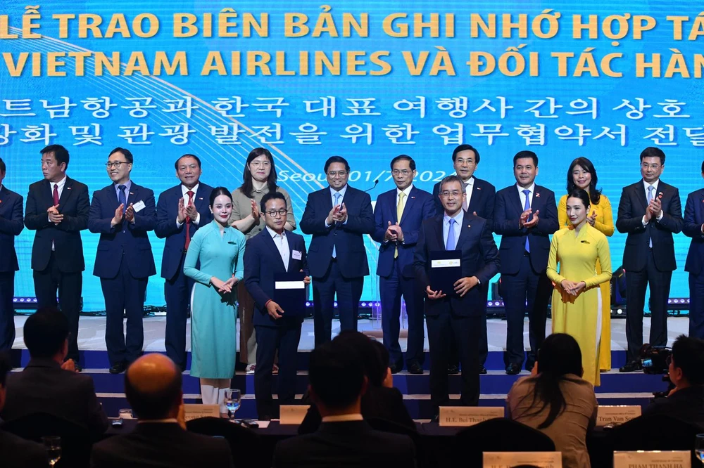 Lễ ký kết với các đối tác trong khuôn khổ chuyến thăm chính thức Hàn Quốc của Thủ tướng Phạm Minh Chính