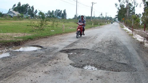 Quốc lộ 1 qua An Giang có lòng đường hẹp, có đoạn bị xuống cấp