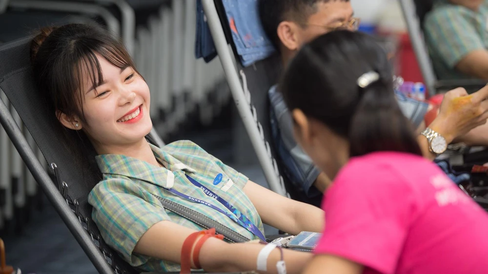 Công nhân một công ty tại Bắc Ninh tham gia hiến máu