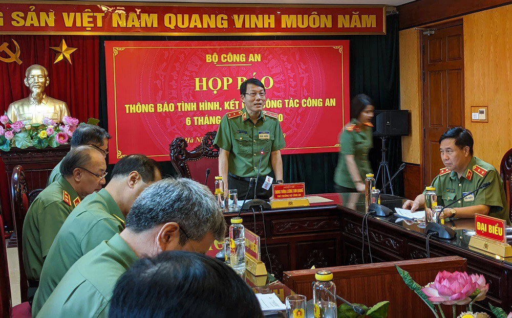 Trung tướng Lương Tam Quang thông tin về quá trình điều tra cái chết TS. Bùi Quang Tín. Ảnh: GIA KHÁNH
