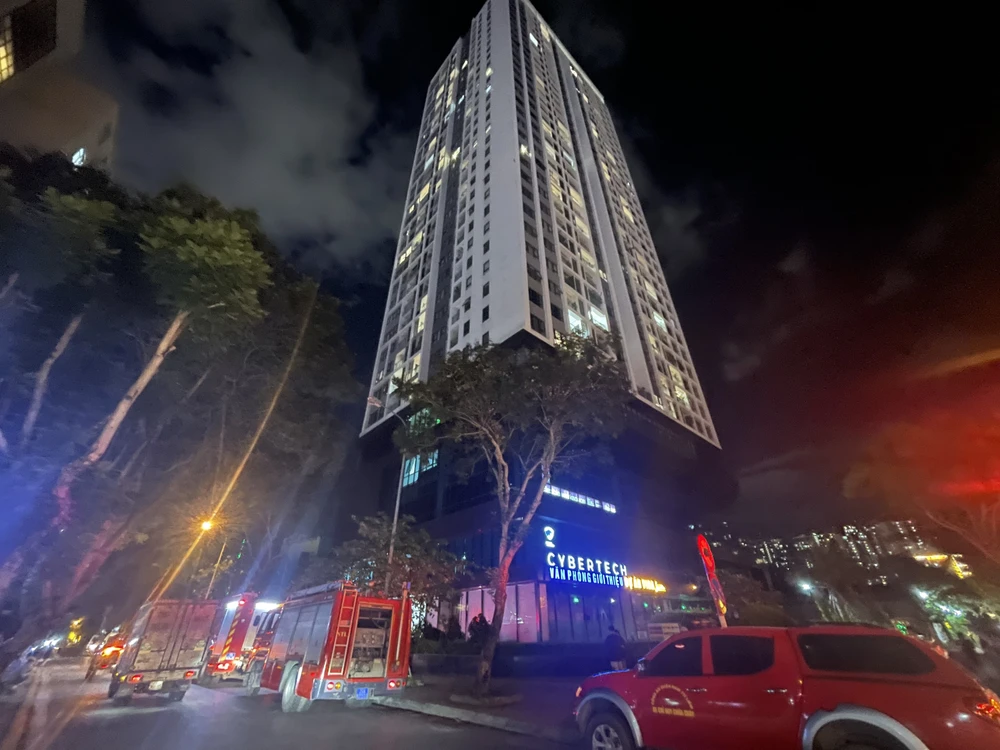 Hà Nội: Cháy trên căn hộ tầng 25 tòa nhà The Sun