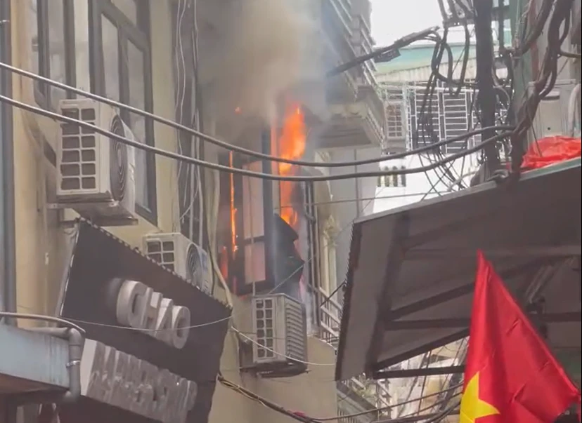 Hà Nội: Cháy một ngôi nhà trên phố Miếu Đầm