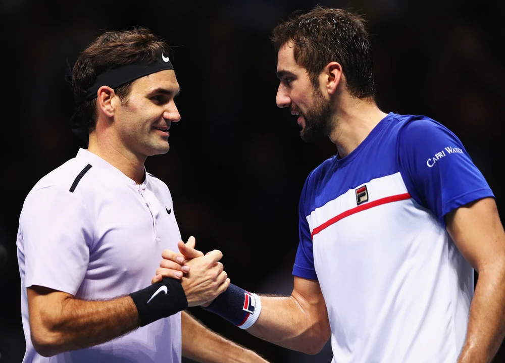 Roger Federer (trái) đã toàn thắng 3 trận ở London