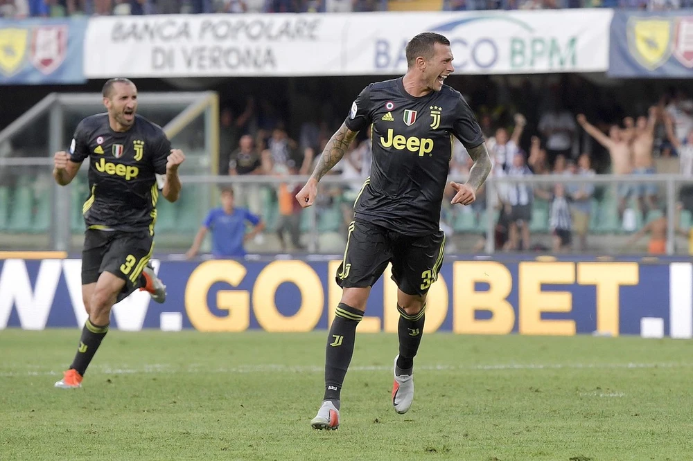 Bernardeschi ghi bàn thắng quý như vàng giúp Juve hạ Chievo