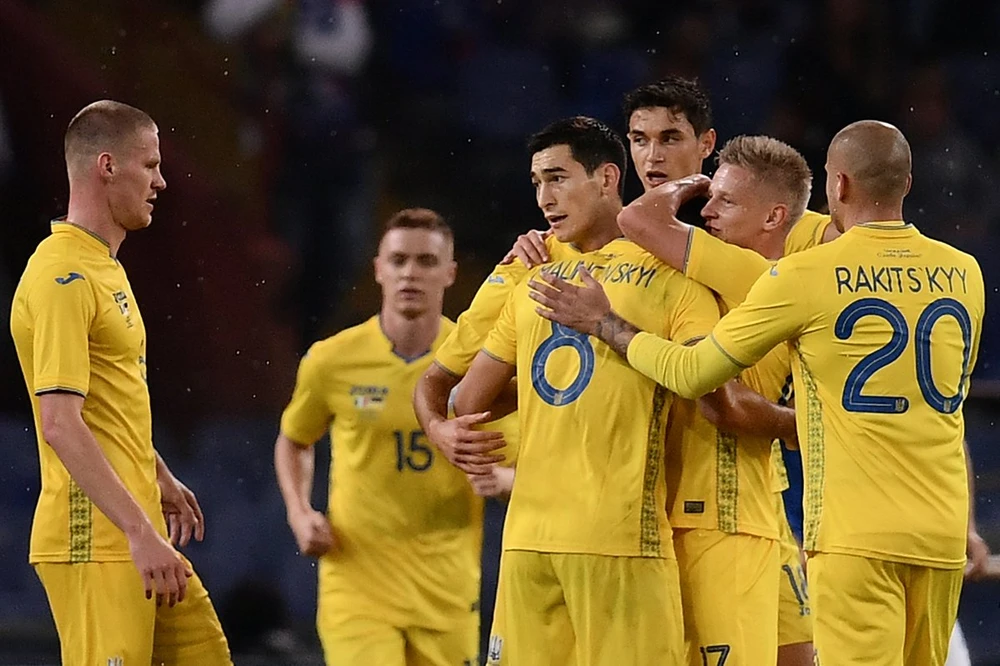 Niềm vui của các cầu thủ Ucraina sau khi ghi bàn gỡ hòa