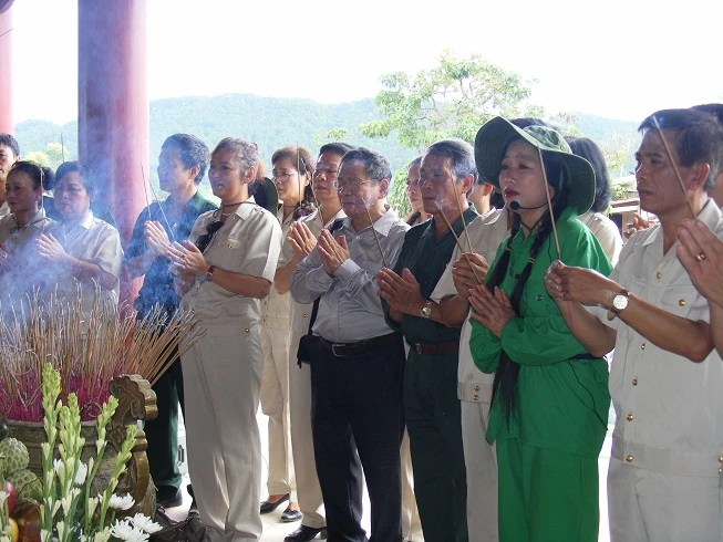Mỗi ngày có hàng ngàn lượt người viếng thăm Khu di tích Truông Bồn