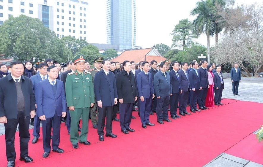 Thủ tướng Phạm Minh Chính dâng hoa, dâng hương tưởng niệm Chủ tịch Hồ Chí Minh 