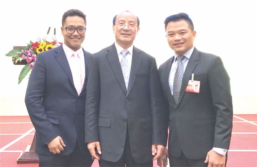 山東省副省長季緗綺（中）接見楊迪生（右）和張立興（左）兩位越南華青代表。（圖片來源：趣兒）
