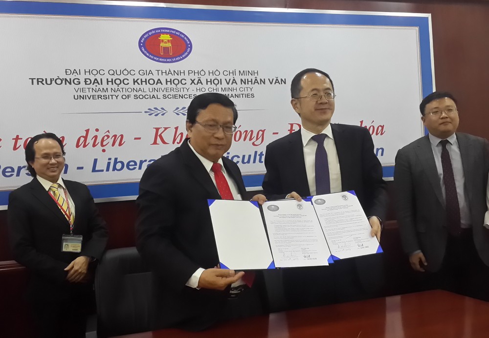 市人文社會科學大學昨(8)日下午與北京外國語大學簽署合作合同。