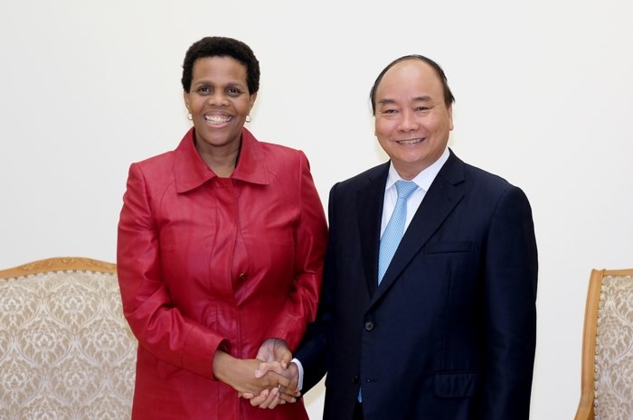 阮春福總理對魯特‧馬加巫大使在越南圓滿結束南非大使任期表示祝賀。（圖源：互聯網。）