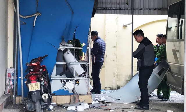 乂安省爐門市某櫃員機爆破。