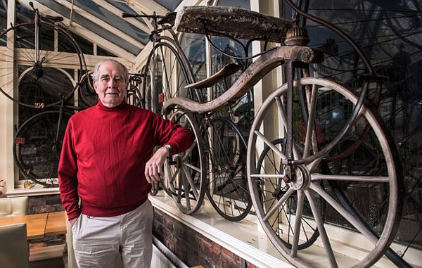 目前，這輛自行車被斯托克代爾先生展示在位於柴郡的自行車博物館裏。