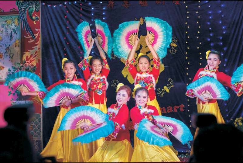 海南會館舞蹈組表演慶元宵。