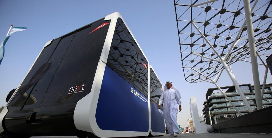 據外電報導，阿拉伯迪拜，迪拜公路和運輸管理局(RTA)將世界上第一輛無人駕駛計程車(自動吊艙)投入使用。
