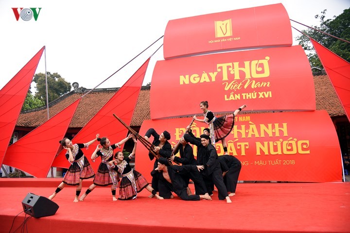 昨(2)日上午，2018年第十六次越南詩歌日在河內市文廟-國子監正式開幕。