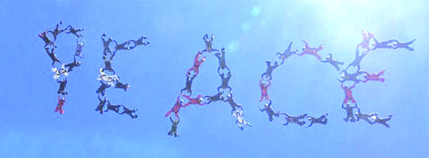 跳傘運動員空中拼“PEACE”籲和平