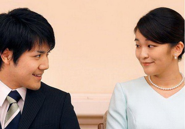 日本真子公主與未婚夫。