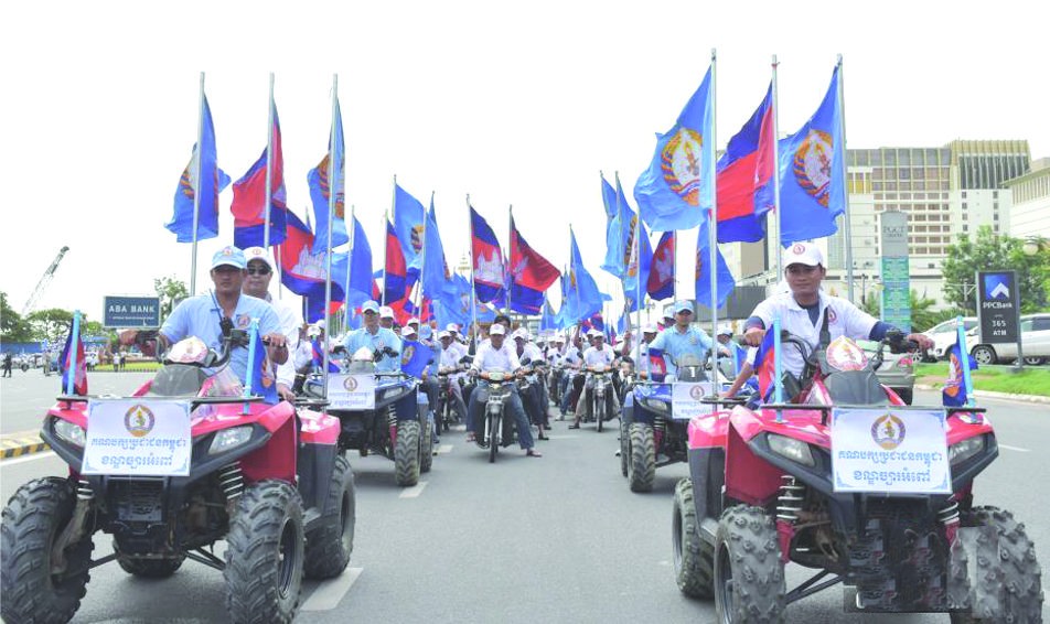柬大選宣傳首日支持者上街“造勢”